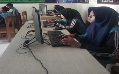 Siswa Melakukan Gladi Bersih ANBK 2024