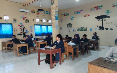 SMPIT Nur Riska Lubuklinggau Pertama Kali Terima Program MBG